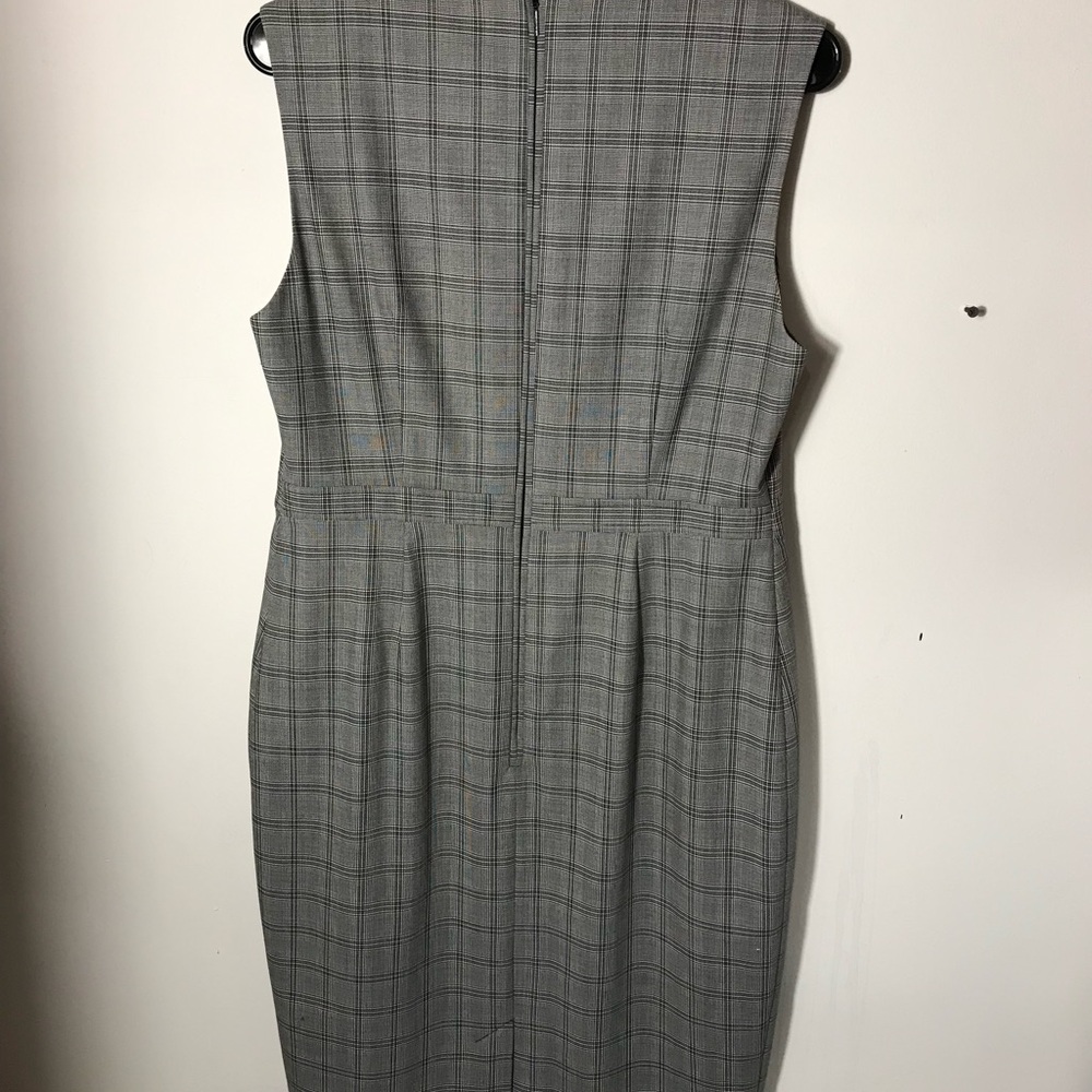 Ted Baker dress. Sz 4 in TB, translates to 10 in US. Perfect for the office!